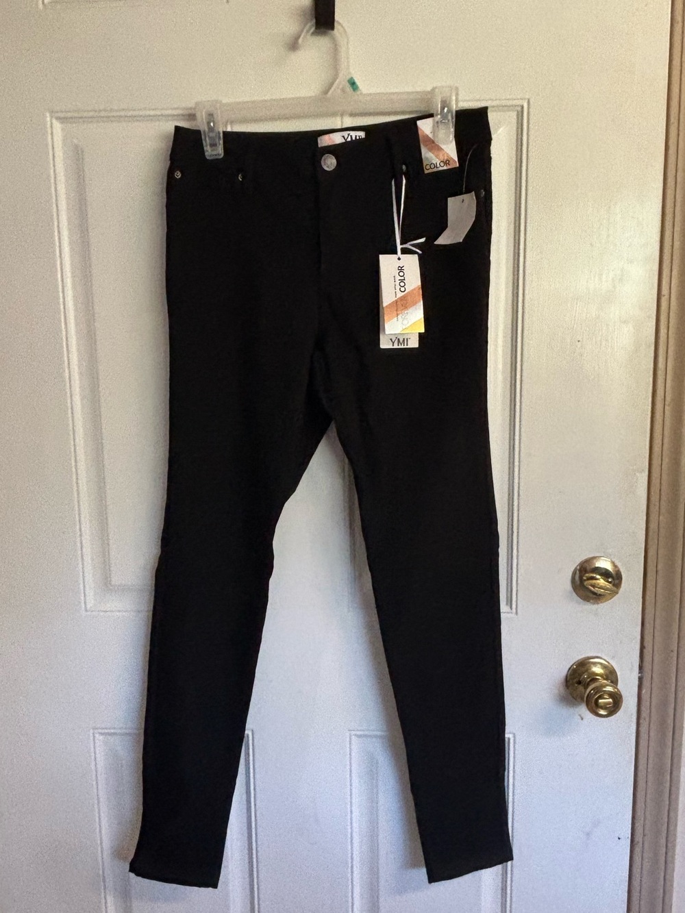 NWT Large YMI black forever color mid-rise stretch Fit skinny jeans. Retail 42.